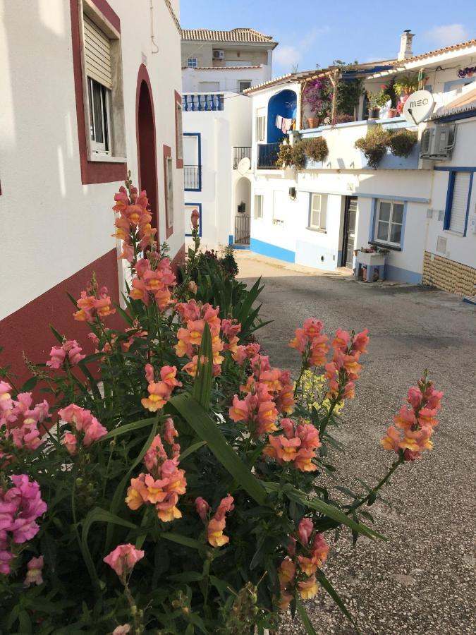 Casa Lua Guesthouse บูร์เกา ภายนอก รูปภาพ