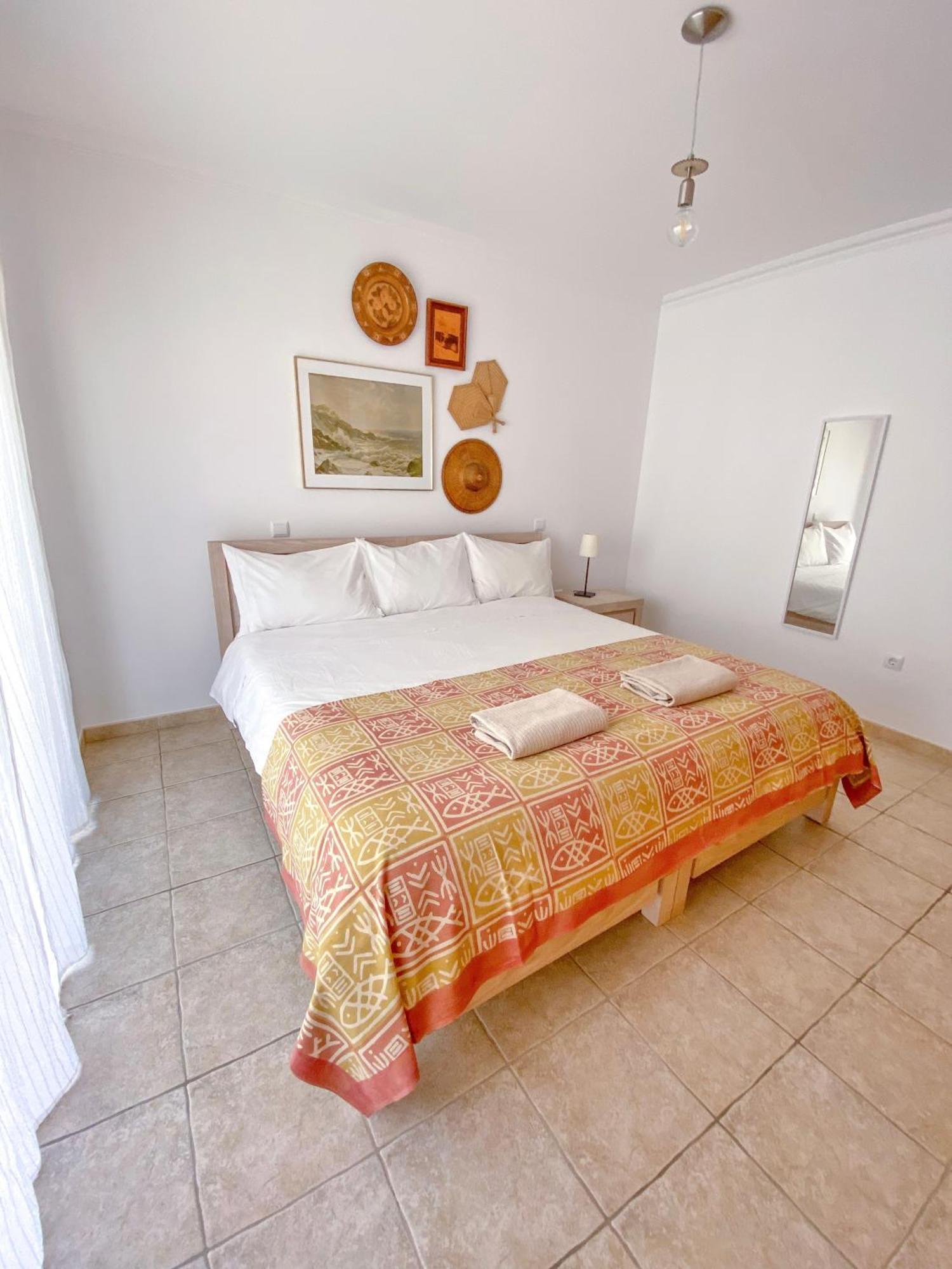 Casa Lua Guesthouse บูร์เกา ภายนอก รูปภาพ