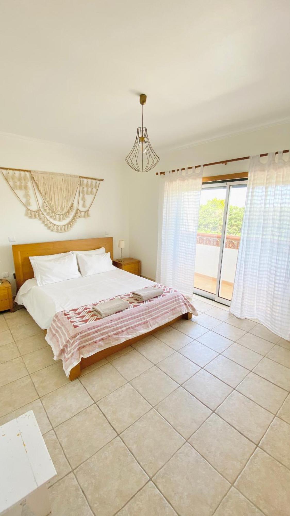 Casa Lua Guesthouse บูร์เกา ภายนอก รูปภาพ