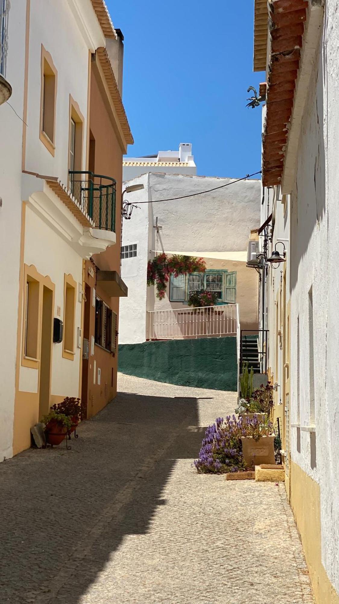 Casa Lua Guesthouse บูร์เกา ภายนอก รูปภาพ