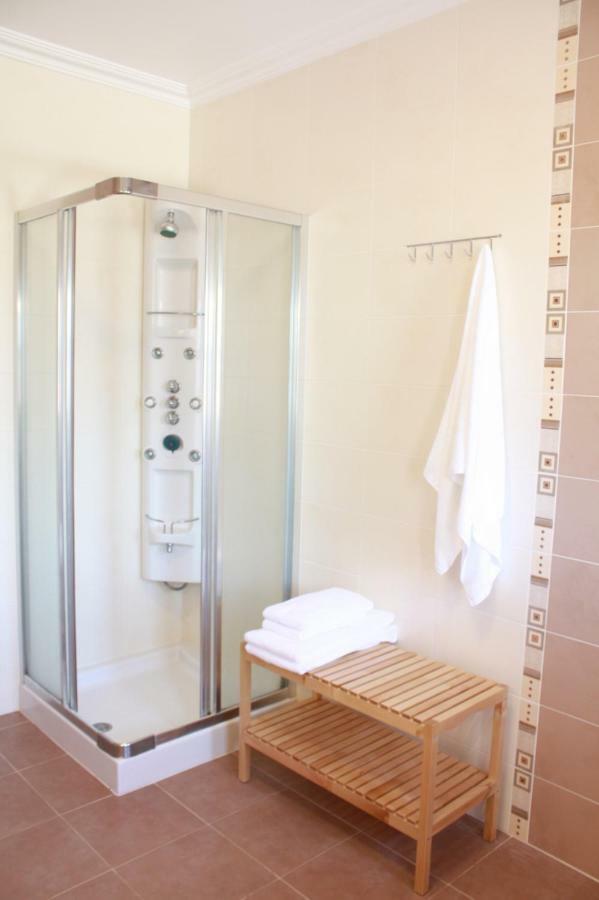 Casa Lua Guesthouse บูร์เกา ภายนอก รูปภาพ