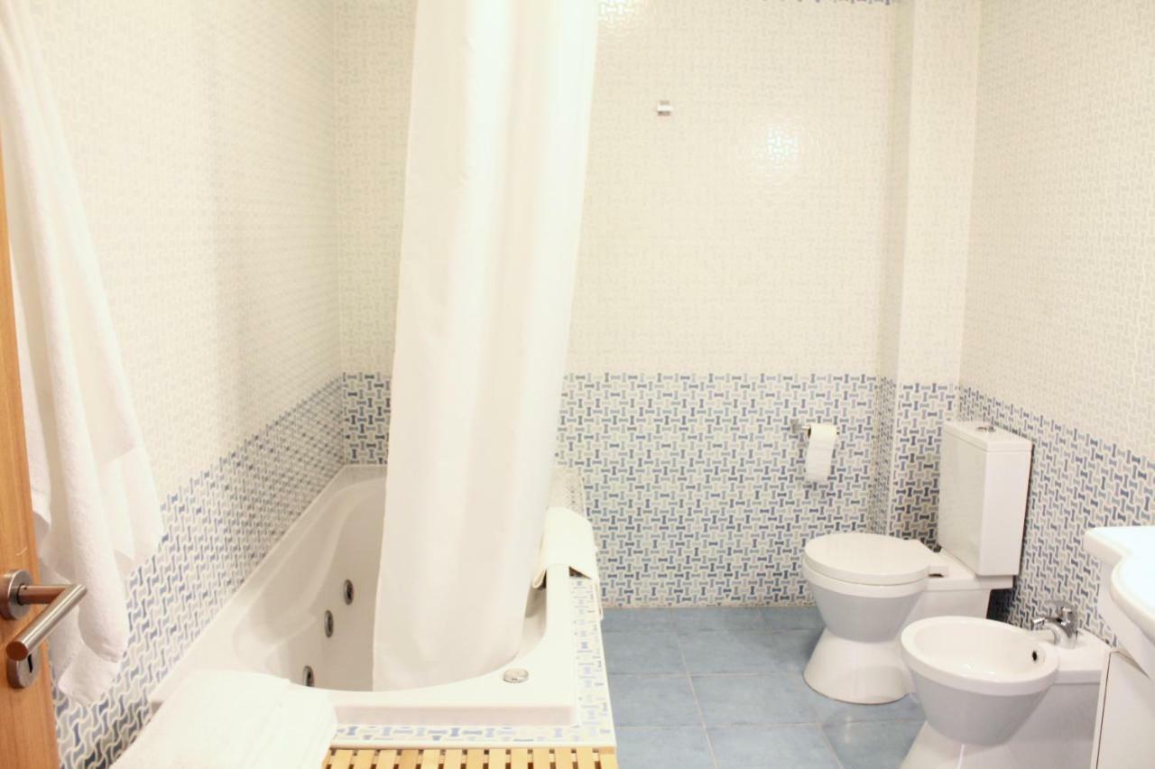 Casa Lua Guesthouse บูร์เกา ภายนอก รูปภาพ